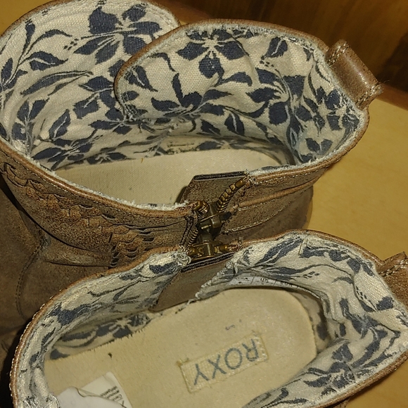 Distressed roxy booties - Picture 4 of 4